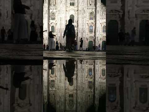 When it rains in Duomo😍🌧#piove #duomomilano #milan #italy #europe #summervibes #rain #fatimavlogs