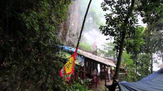 preview picture of video 'Đền Thượng .Núi Tản - Ba Vì - Hà Tây  - Tan Vien Temple in Bavi Mountain national park'