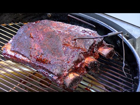 Costelinha de carne defumada na churrasqueira | Peito no palito!