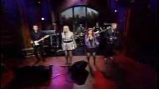 B-52&#39;s Juliet of the Spirits Live with Regis &amp; Kelly