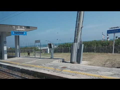 HD - Transito presso Potenza Picena-Montelupone a bordo del Frecciabianca 8816 Lecce-Venezia