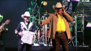 Los Invasores de Nuevo León &#39;El Reencuentro&#39; Vol 1 en Vivo - Mi Casa Nueva ( Video Oficial )