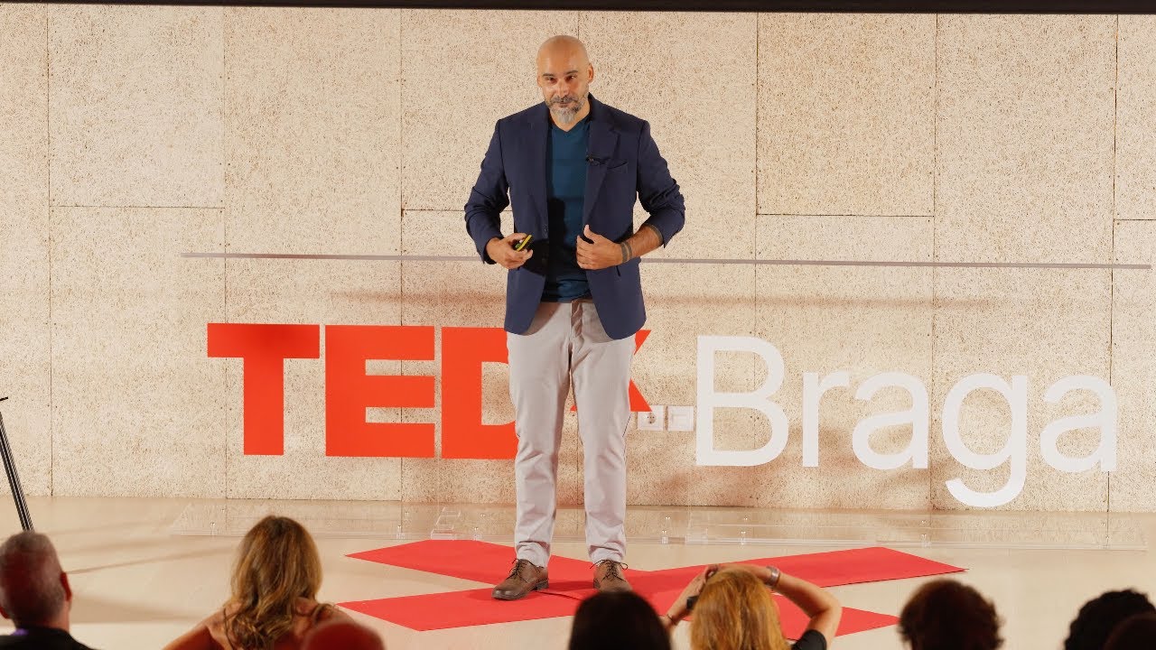 O Factor X dos Introvertidos | Tiago Gonçalves | TEDxBraga