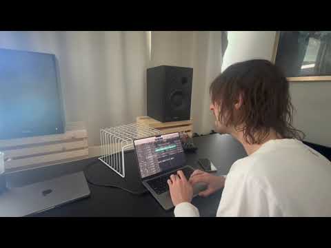 Noah Dillon making Here I Am. The Hellp.