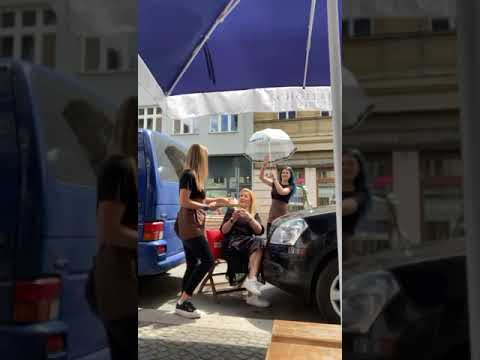 Zahrádka před kavárnu Kafetu