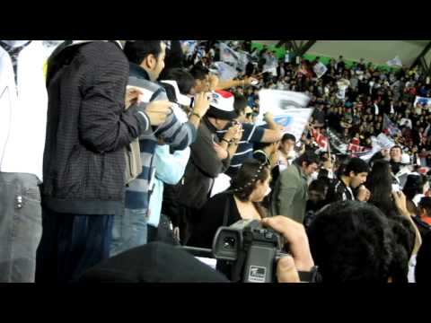 "La Famosa La Gloriosa Garra Blanca - Copa Gato 2012- Entrada de los Bombos" Barra: Garra Blanca &bull; Club: Colo-Colo