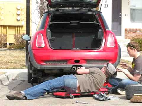 Installing a Hitch on the Mini: cameracourage.com