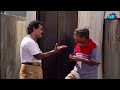කකුල් දෙකෙන් අල්ලලා ගලේ ගහන්න සැරසෙන �