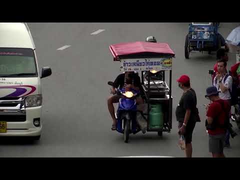 タイの露天商が抗議行動の先頭に立つ (Thai street vendors are first on protest scene)