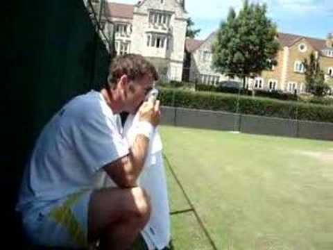 Stefano Galvani s rompe il naso a Wimbledon