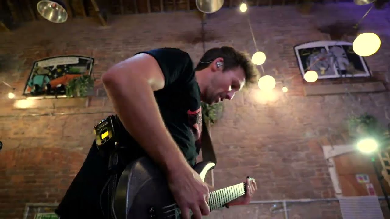 Manson Guitars ORYX Rhythm Machine Meets the Supermassive Black Fuzz Pedal - YouTube