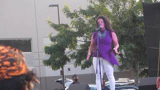 Kimberley Locke - I Can&#39;t Make You Love Me / Band Of Gold (12-31-2019)