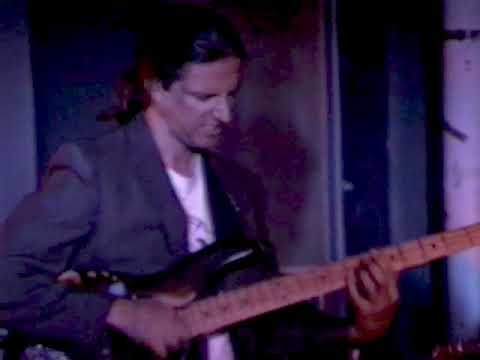 Hypnosonics feat. Mark Sandman: Where's the Girl? (bass solo)