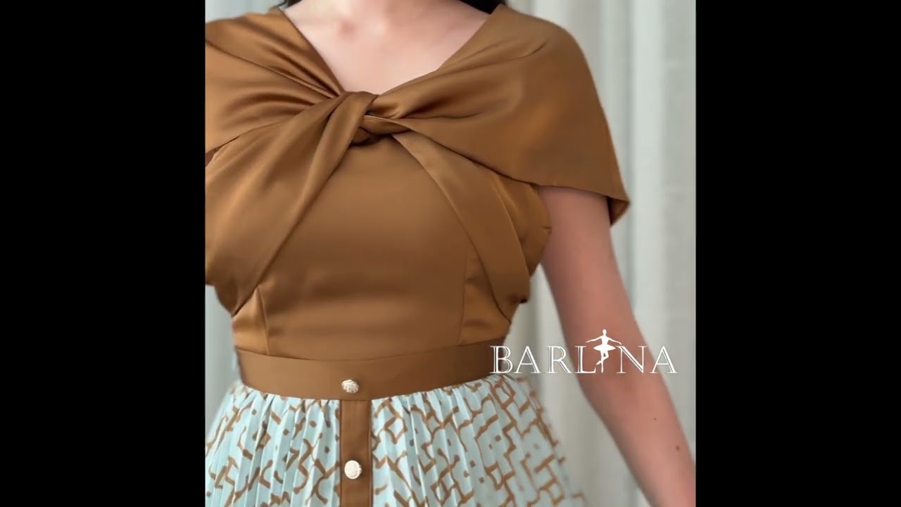 Women's set with a light blue pleated skirt and a brown blouse - XL
