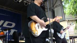 smithereens performing "war for my mind"