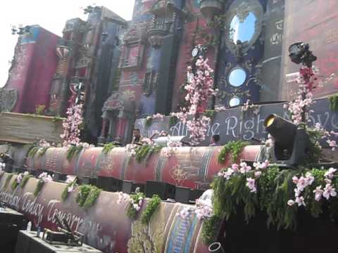 TomorrowWorld 2013 Sunday Main Stage Sultan & Ned Shepard