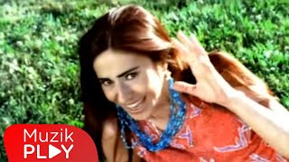 Video thumbnail of "Yıldız Tilbe - Yürü Anca Gidersin (Official Video)"