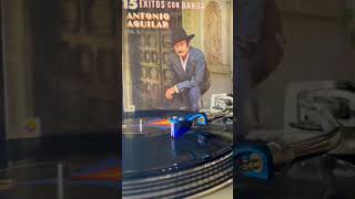 Hoy exploramos el legado de Antonio Aguilar con su inolvidable canción &#39;Y por Esa Calle Vive&#39; #banda