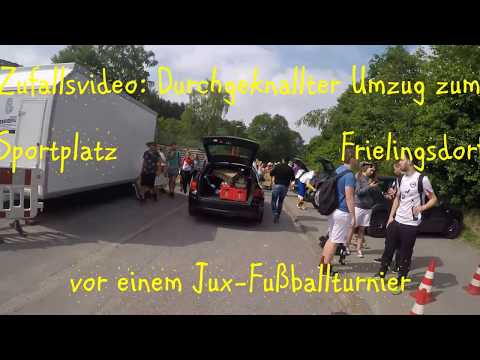 Wilder Umzug durchs Dorf vor Jux-Turnier: Fußballer & Fans spielen verrückt in Lindlar Frielingsdorf