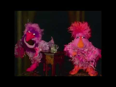 The Muppet Show - 423: Carol Channing - “Your Feet’s Too Big” (1980)