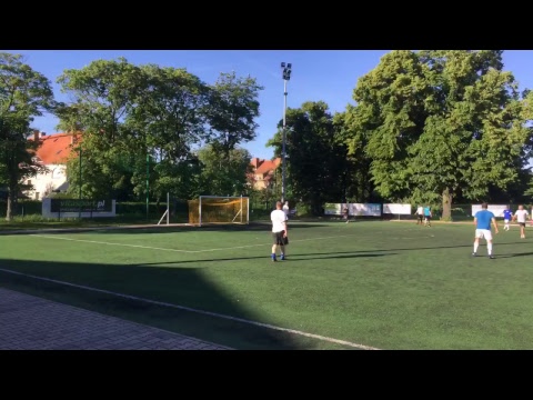 01.06 Wypici Team (białe) - Nowoczesna (niebieskie)