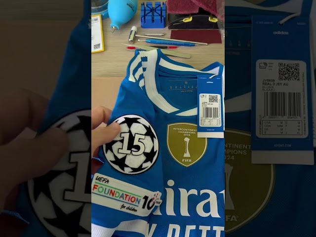 Vídeo relacionado con Real Madrid Conjunto Infantil 1ª Equipación 25-26 – Réplica Oficial Vinicius Jr. #7 (Camiseta + Pantalón) | Talla 10 Años