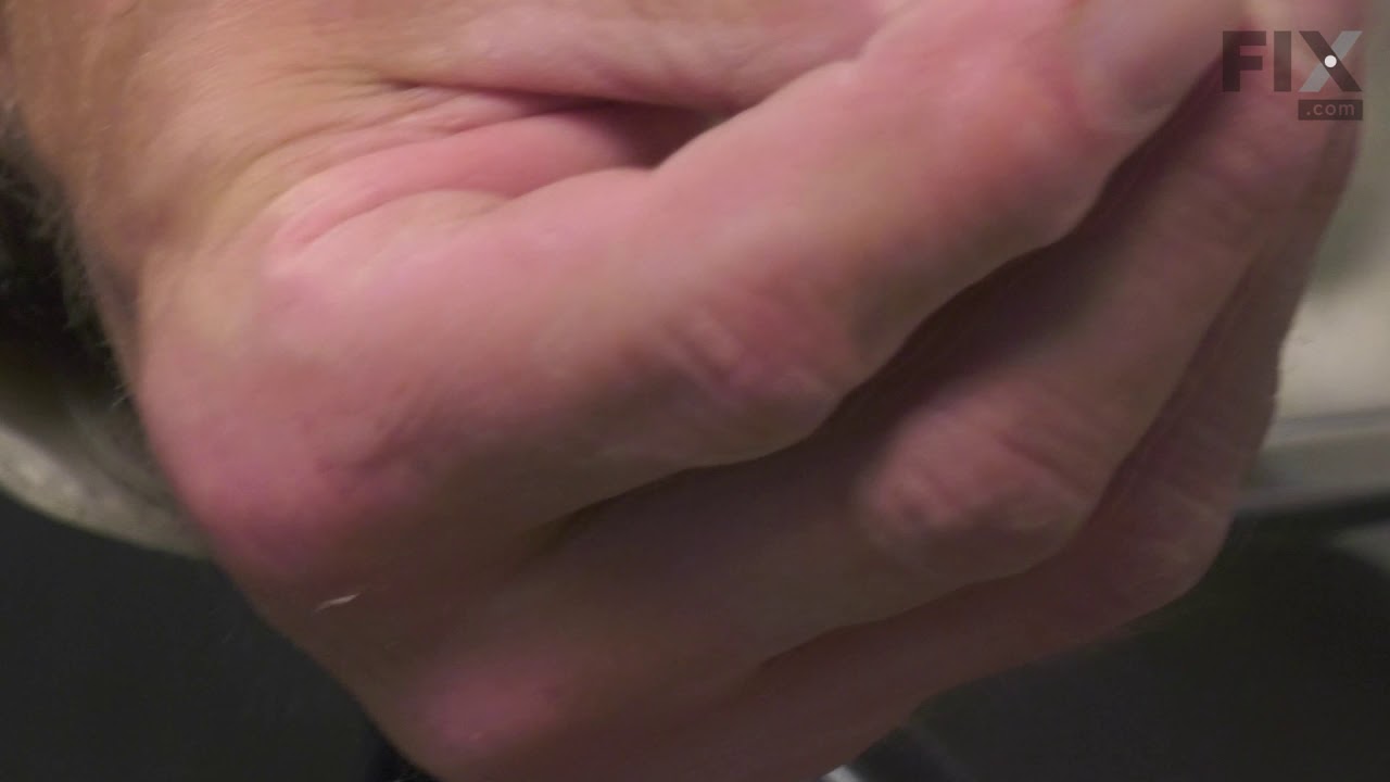 Replacing the Lower Crisper Pan