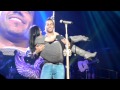 Romeo Santos kissing a skinny fan / Solo por un ...