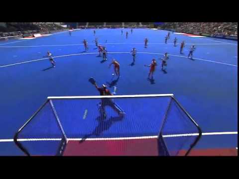 NED 2-0 POL Eva de Goede scores spectacularly from the top of the circle #UEHC2015 #EHC2015