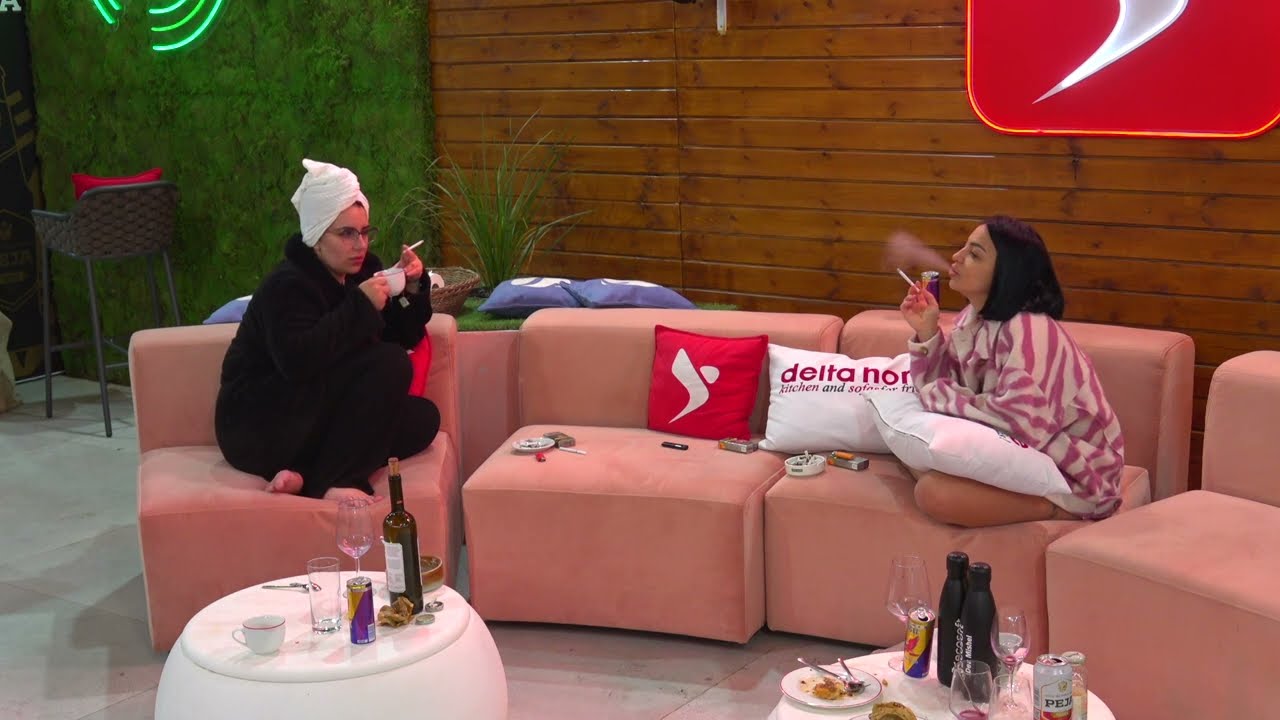 Ne të dyja e hamë të gjallë atë/Tea bisedon me Mikelën