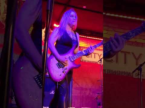 The Iron Maidens Nikki Stringfield - The Trooper