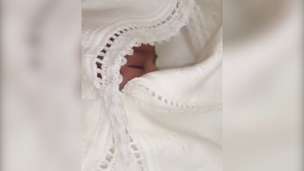 Ծնվել է Աննա Դովլաթյանի և Դավիթ Աղաջանյանի առաջնեկը