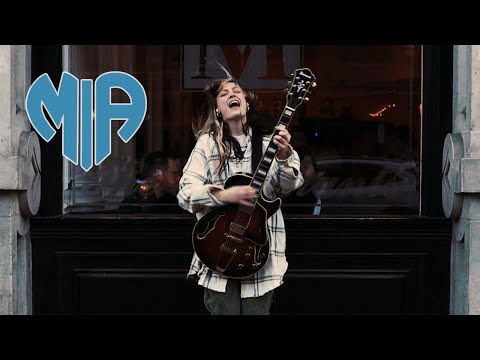 Mia Morris – No One Cares (Official Music Video)