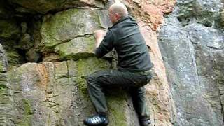 preview picture of video 'Philip Boulders the base of Gargoyle, Shorn Cliff'