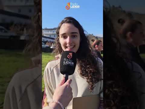 Os nenos e nenas da EEI dos Ánxeles plantan árbores froiteiras na contorna do Inxerido