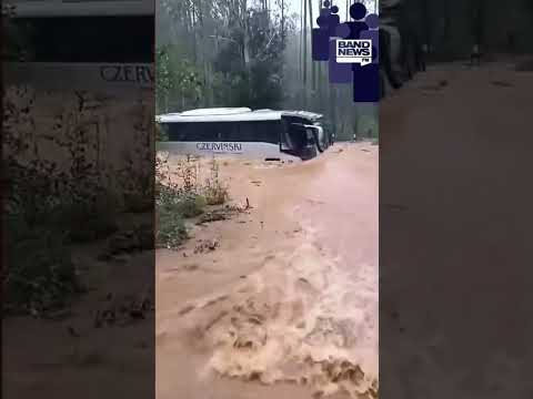 Fortes chuvas voltam a alagar cidades gaúchas