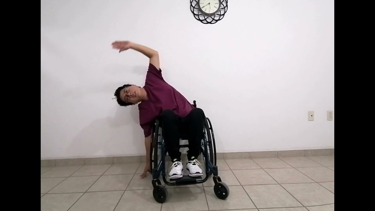 Ejercicios de estiramiento en silla de ruedas