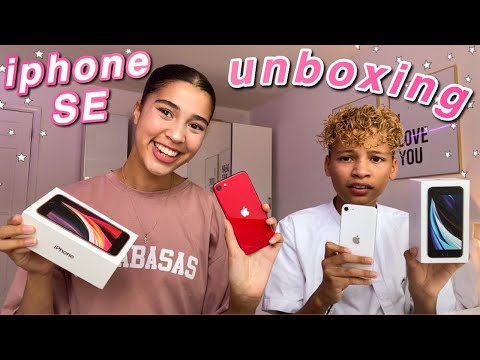 UNBOXING THE NEW IPHONE SE 2020 | Whats on my Iphone!!