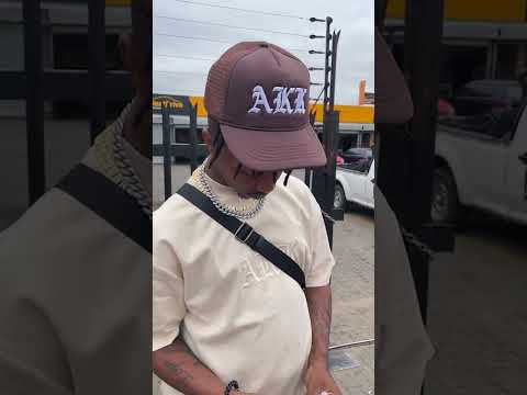 Emtee buys nuts from street vendor