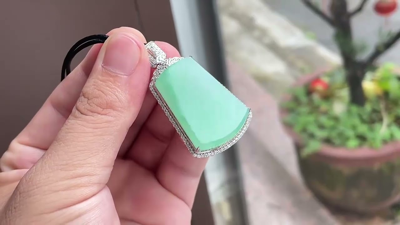 Core-Ice Apple Green Wu Shi Pai Pendant