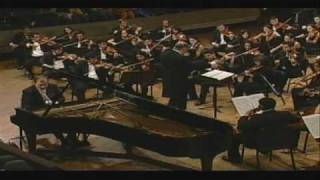 Marian Sobula and Simon Bolivar Youth Orchestra F. Chopin Piano concerto e minor op. 11 mov. III