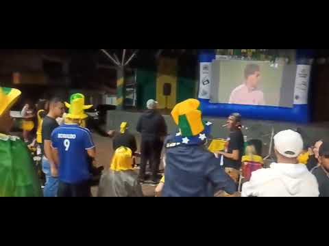 Brasil abre o placar e anima torcida reunida na Praça São Benedito em Biritiba Mirim