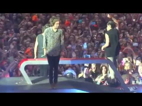 Live While We're Young, One Direction - Amsterdam Arena Stadium, 24 June 2014, WWA Tour