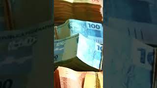 Dinheiro vem em Grandes escalas....