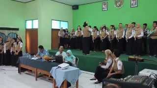 preview picture of video 'ansamble kelas 9.6 SMP NEGERI 4 BEKASI angkatan 4`34'