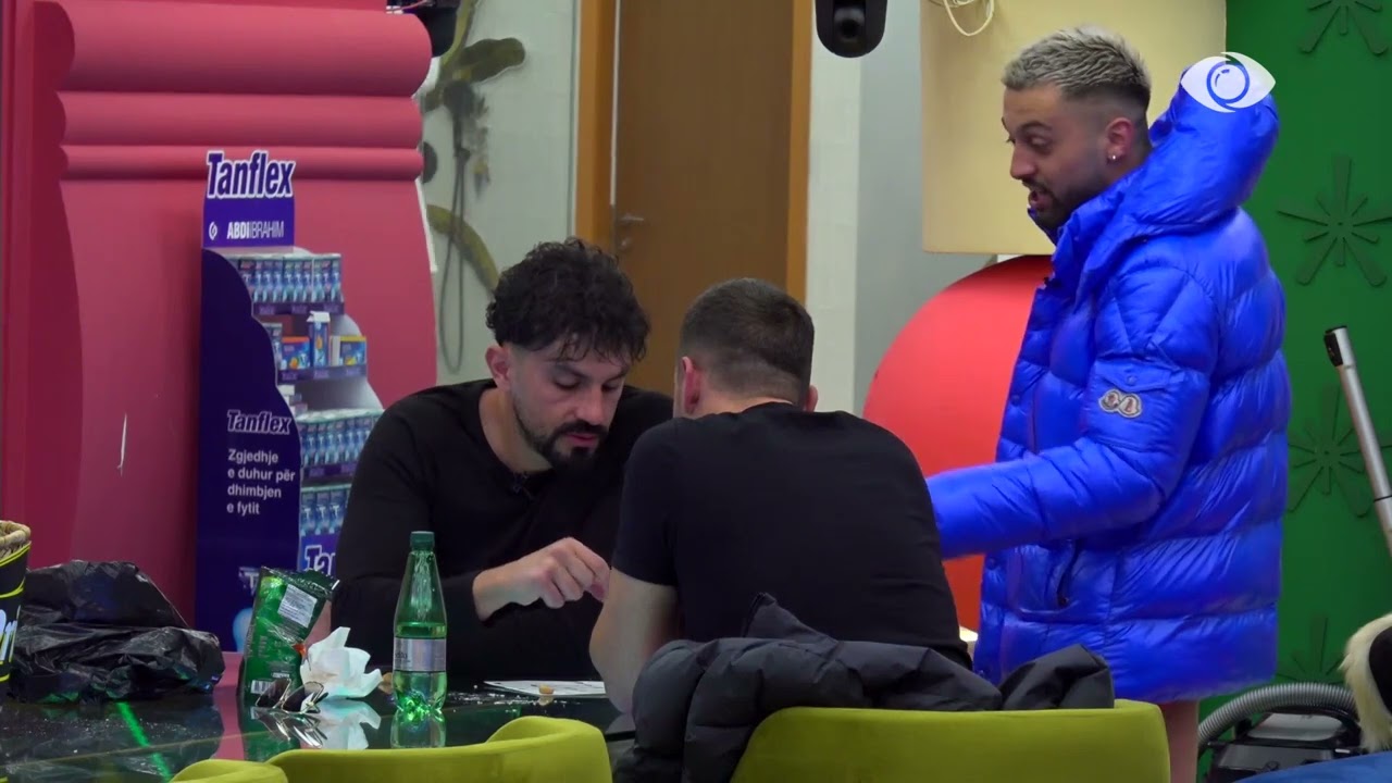 “Ti duhet të formosh një lloj trekëndëshi…”/ Aldo luan me Jozin, Gjesti e asiston