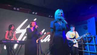 Download lagu Hindia & Blue Valley Radio - Membasuh [featuring Idgitaf] (Live at Krapela, Jakarta 30/6/2025) mp3