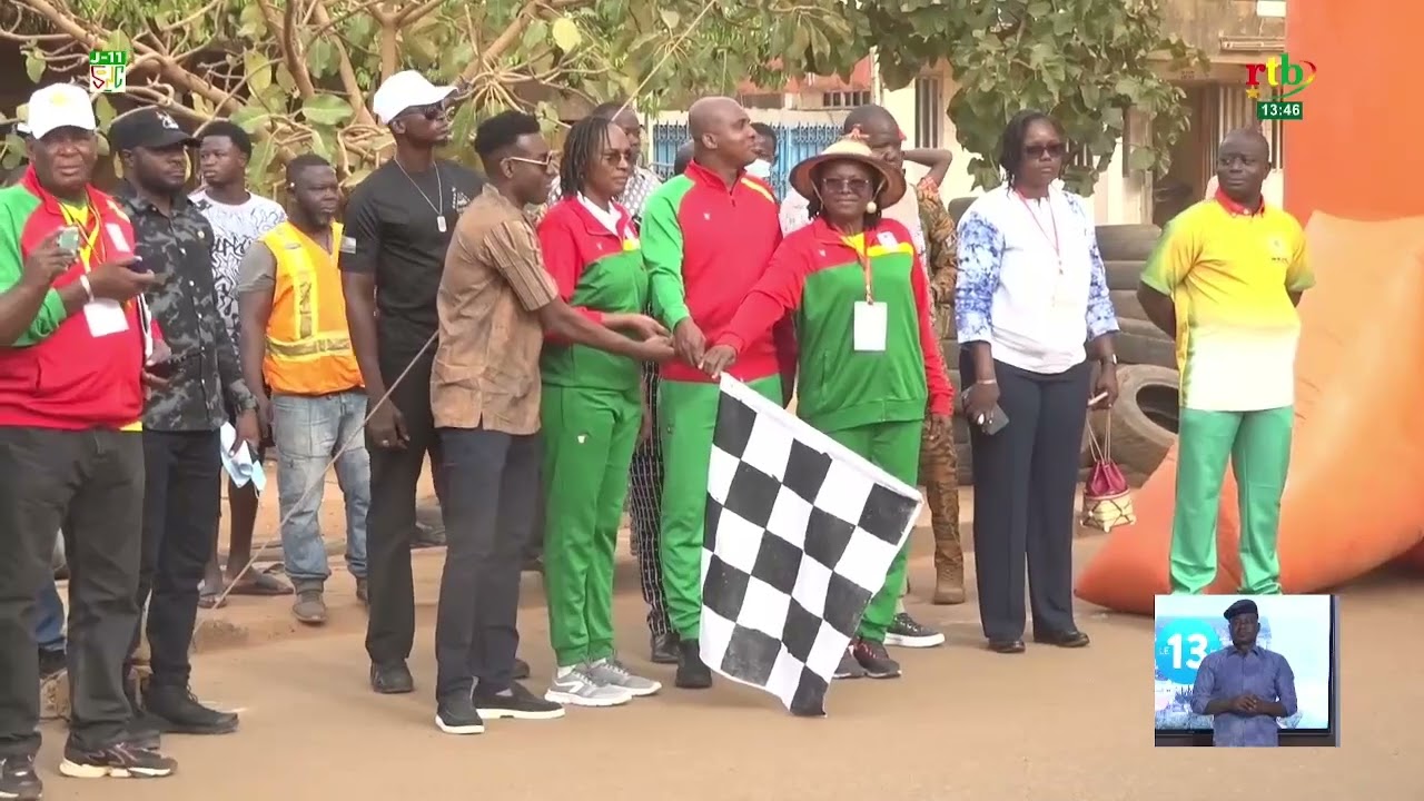 1eTour cycliste féminin Yennega au Burkina Faso : Awa Bamogo maillot jaune de la 1er étape