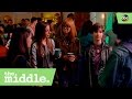 Axl Runs Into His Exes The Middle 8x17