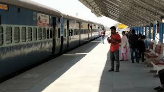 preview picture of video 'Tanakpur Delhi express 14555'